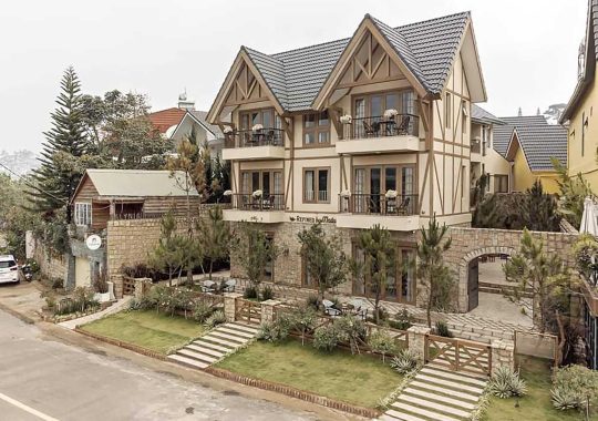 THI CÔNG BIỆT THỰ NGHỈ DƯỠNG 790M2 – ĐÀ LẠT