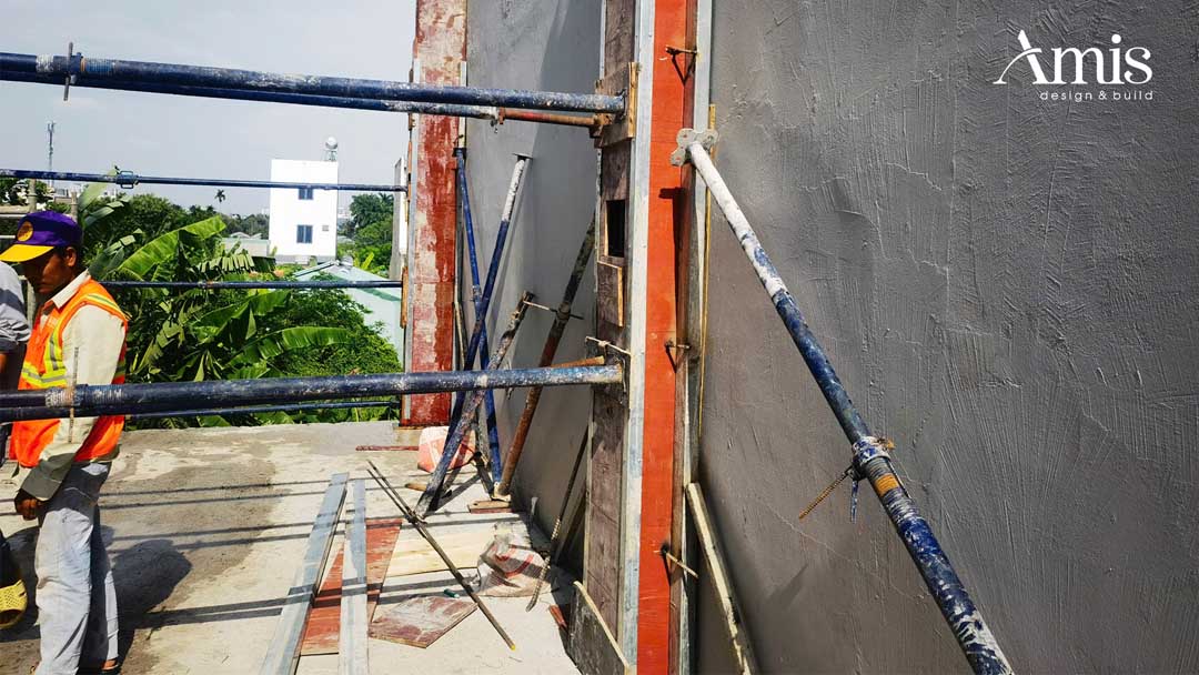 XÂY DỰNG NHÀ PHỐ: VAI TRÒ VÀ KỸ THUẬT THI CÔNG CỘT ĐÚNG CHUẨN