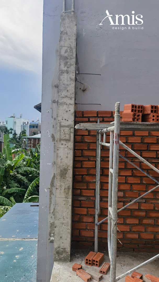 XÂY DỰNG NHÀ PHỐ: VAI TRÒ VÀ KỸ THUẬT THI CÔNG CỘT ĐÚNG CHUẨN