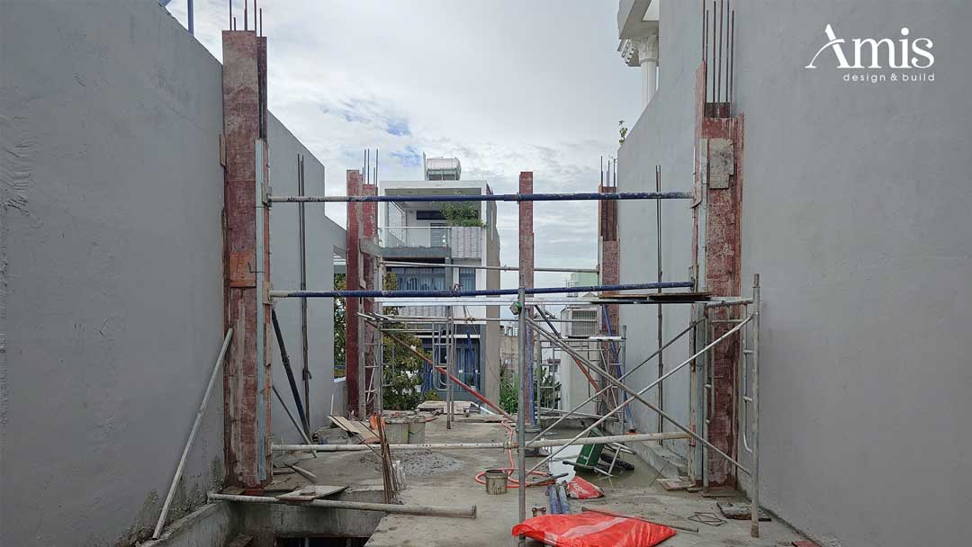XÂY DỰNG NHÀ PHỐ: VAI TRÒ VÀ KỸ THUẬT THI CÔNG CỘT ĐÚNG CHUẨN